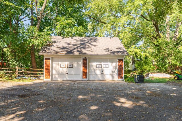 1330 W Park Avenue, Libertyville, IL 60048