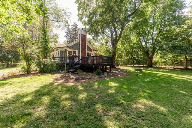 1330 W Park Avenue, Libertyville, IL 60048