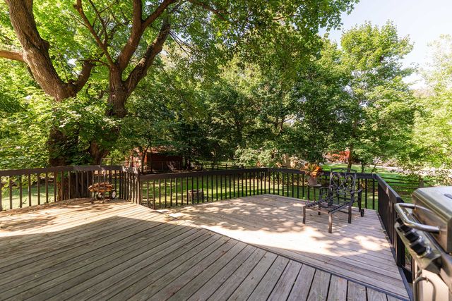 1330 W Park Avenue, Libertyville, IL 60048