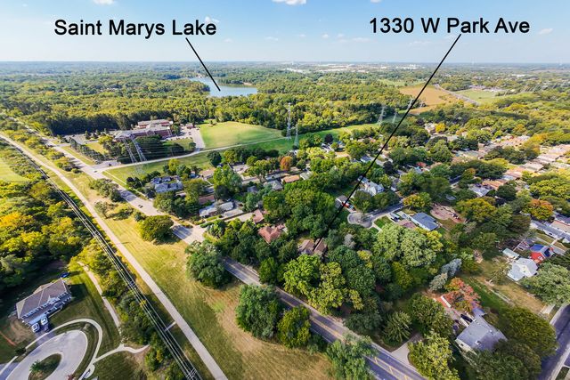 1330 W Park Avenue, Libertyville, IL 60048
