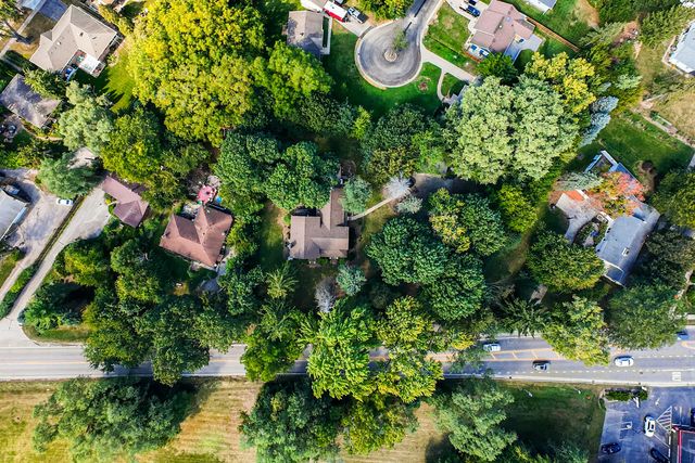 1330 W Park Avenue, Libertyville, IL 60048