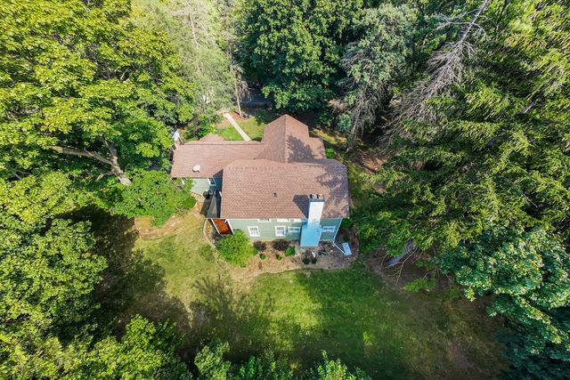 1330 W Park Avenue, Libertyville, IL 60048