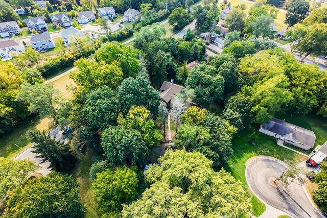 1330 W Park Avenue, Libertyville, IL 60048