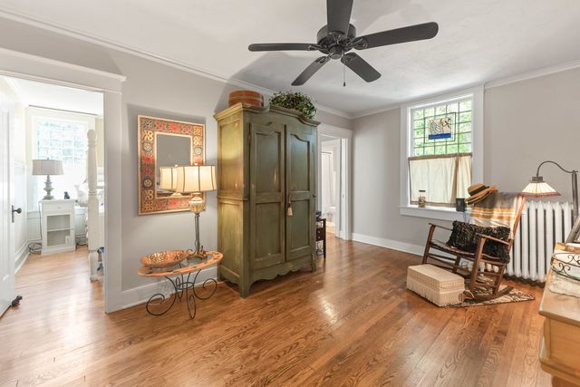 1330 W Park Avenue, Libertyville, IL 60048