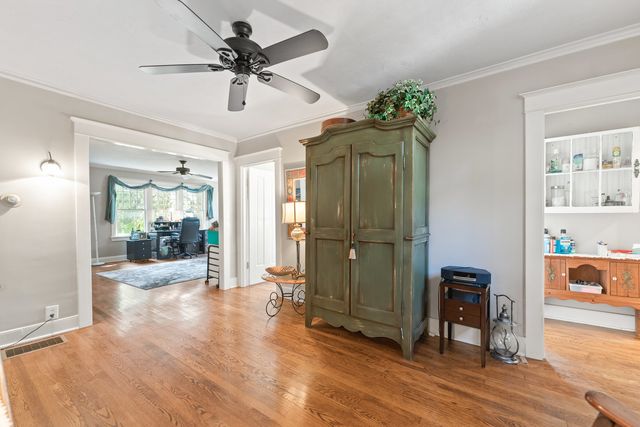 1330 W Park Avenue, Libertyville, IL 60048