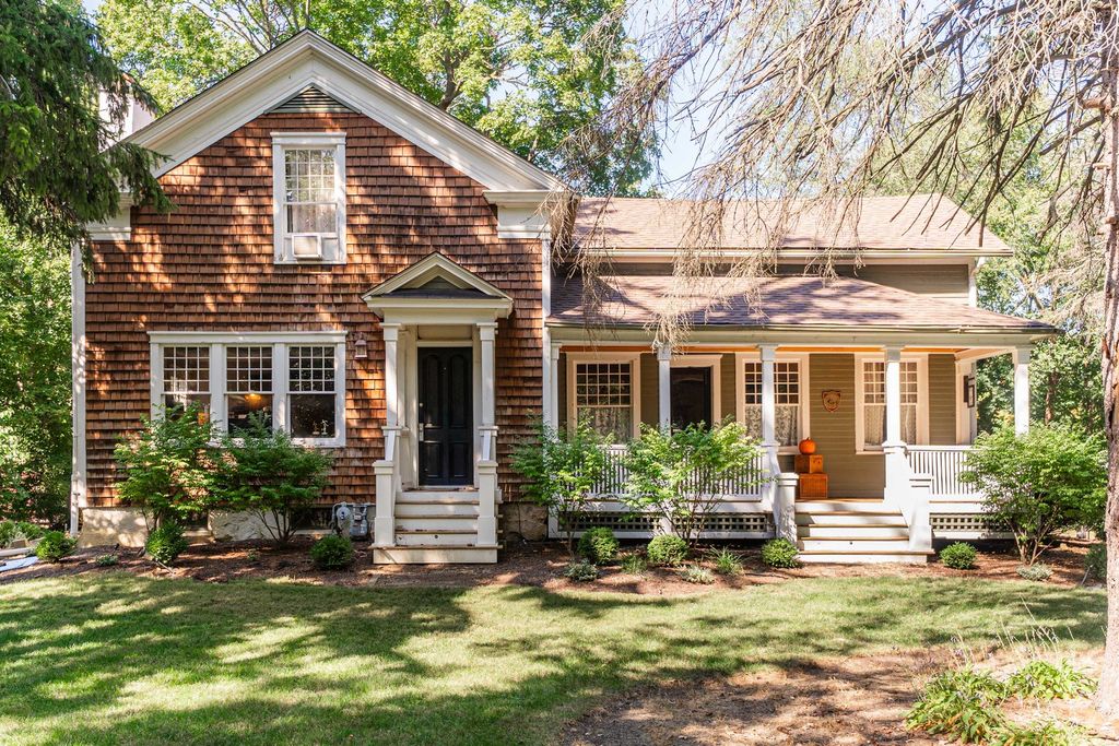 1330 W Park Avenue, Libertyville, IL 60048