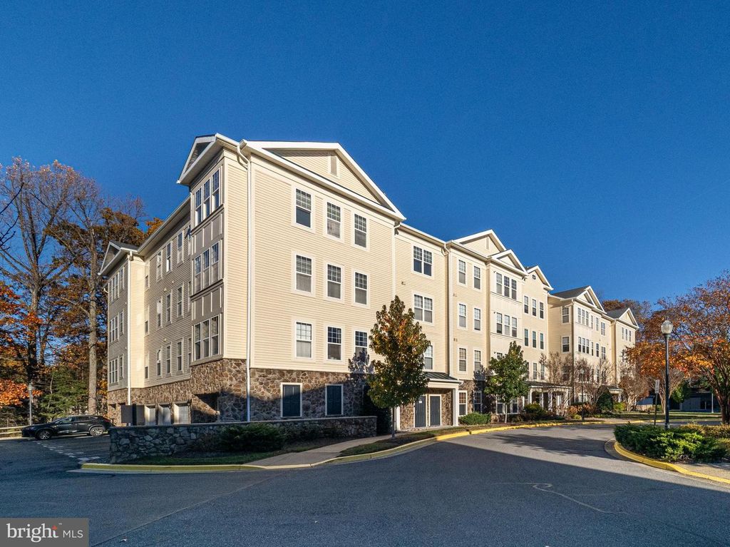 Image 1 of property listing at 311 HIGH GABLES DR #401, Gaithersburg, MD 20878