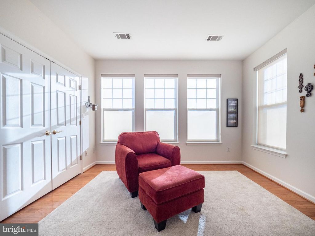 Image 11 of property listing at 311 HIGH GABLES DR #401, Gaithersburg, MD 20878