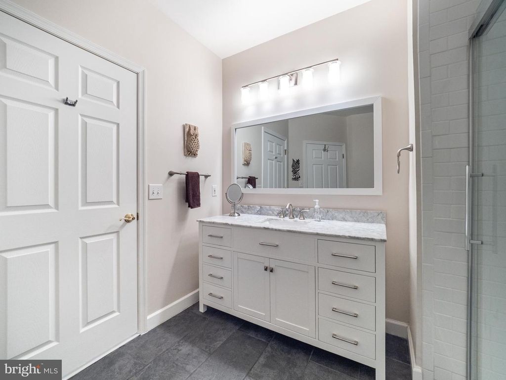 Image 16 of property listing at 311 HIGH GABLES DR #401, Gaithersburg, MD 20878