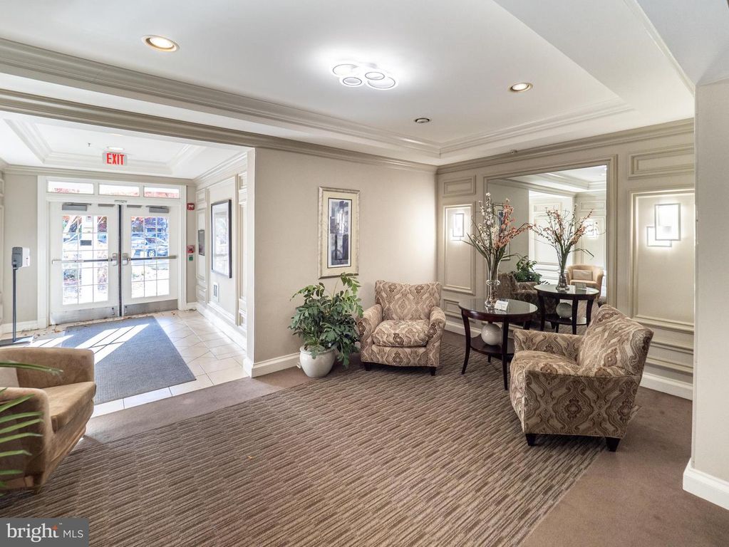 Image 2 of property listing at 311 HIGH GABLES DR #401, Gaithersburg, MD 20878