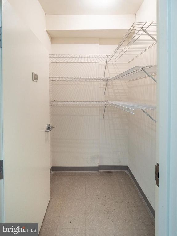 Image 22 of property listing at 311 HIGH GABLES DR #401, Gaithersburg, MD 20878