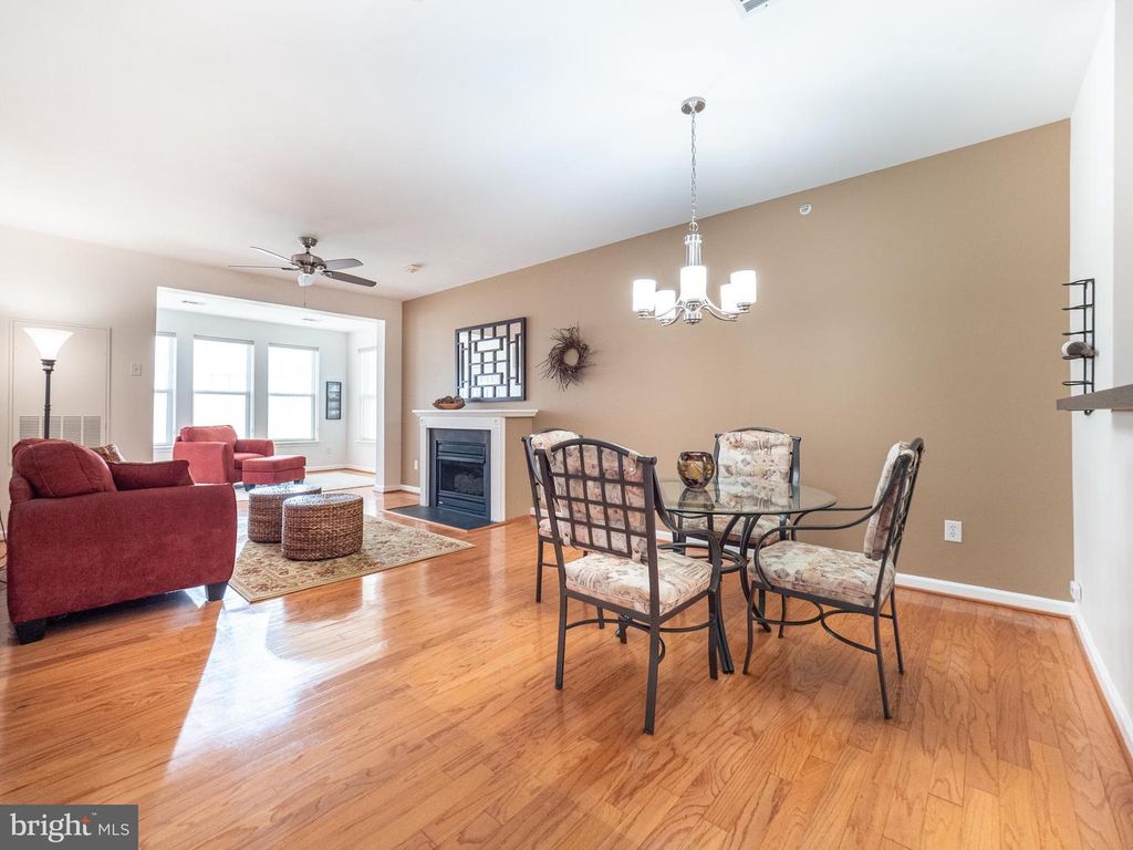 Image 8 of property listing at 311 HIGH GABLES DR #401, Gaithersburg, MD 20878
