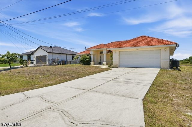 1011 Chadbourne AVE, Lehigh Acres, FL 33971