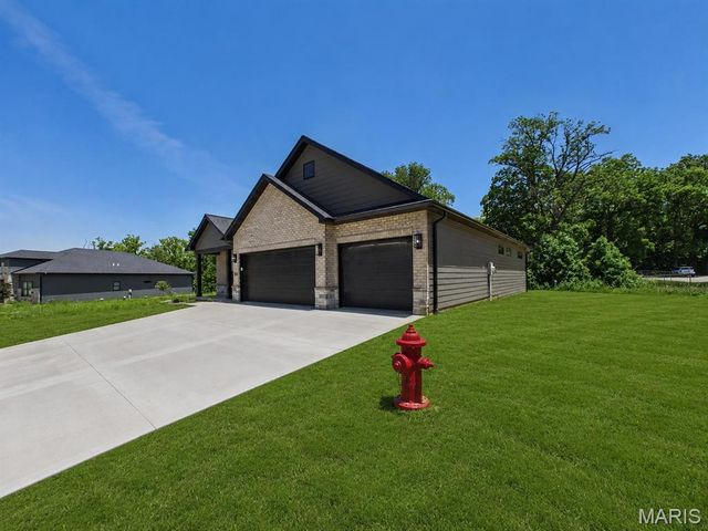 2279 Pelham Lane, Maryville, IL 62062