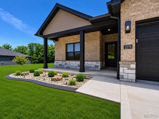 2279 Pelham Lane, Maryville, IL 62062