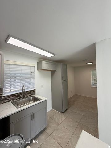 9037 WASHINGTON Avenue, Jacksonville, FL 32208
