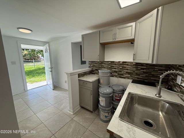 9037 WASHINGTON Avenue, Jacksonville, FL 32208