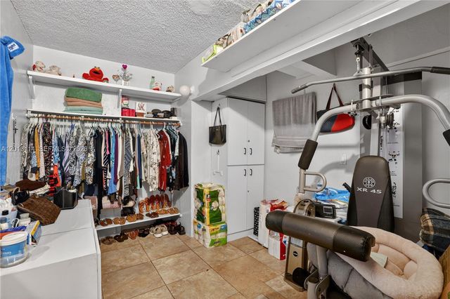 2450 NW 32nd St, Miami, FL 33142
