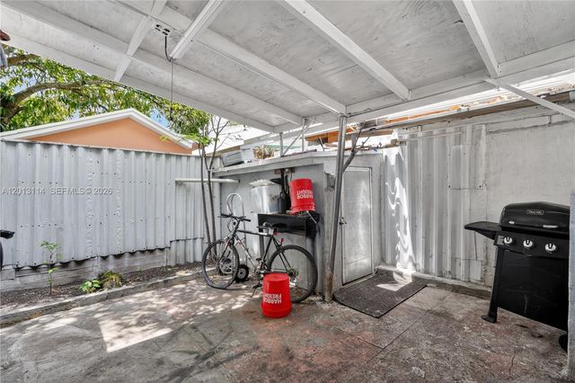 2450 NW 32nd St, Miami, FL 33142