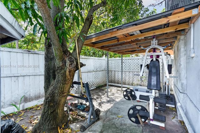 2450 NW 32nd St, Miami, FL 33142