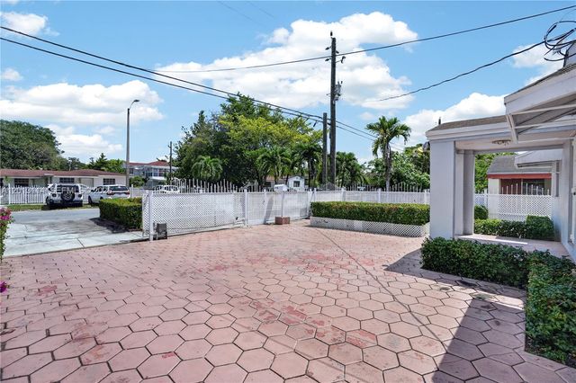 2450 NW 32nd St, Miami, FL 33142