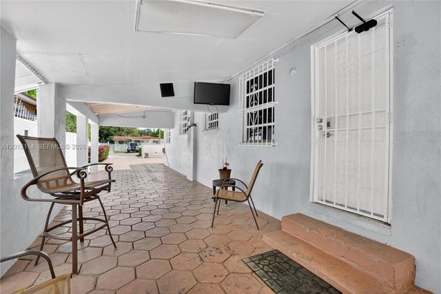 2450 NW 32nd St, Miami, FL 33142