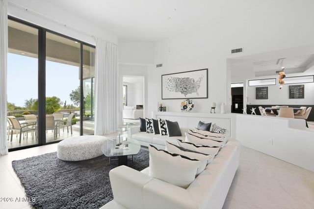 10040 E HAPPY VALLEY Road 2002, Scottsdale, AZ 85255