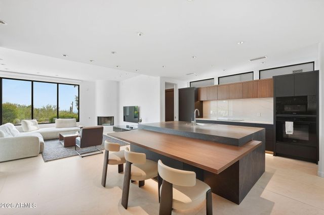 10040 E HAPPY VALLEY Road 2002, Scottsdale, AZ 85255