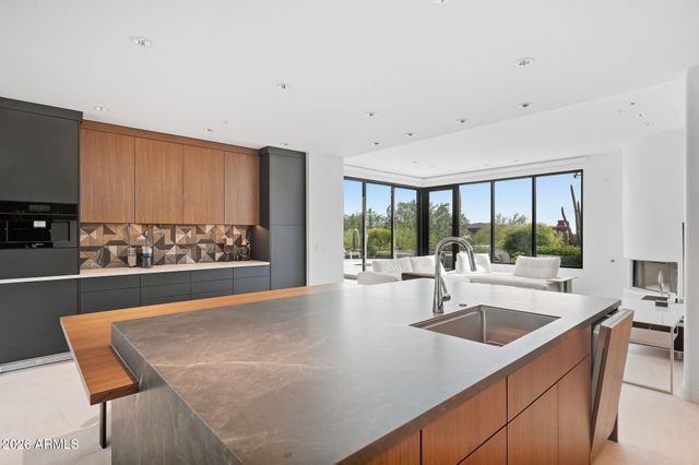 10040 E HAPPY VALLEY Road 2002, Scottsdale, AZ 85255