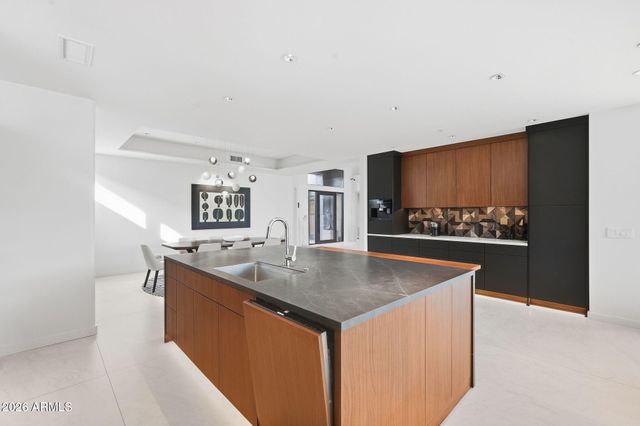 10040 E HAPPY VALLEY Road 2002, Scottsdale, AZ 85255