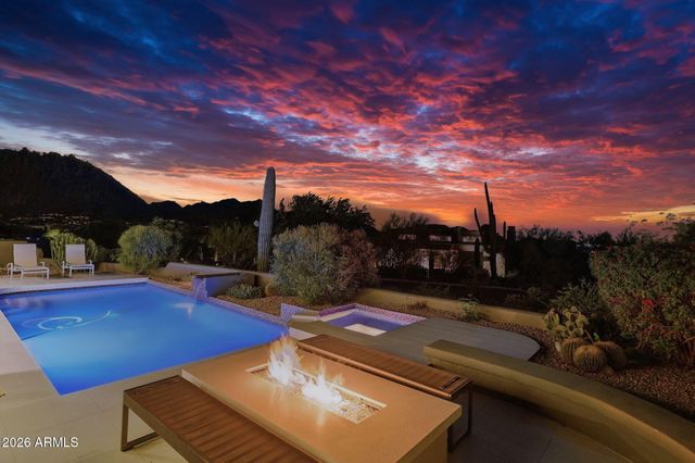 10040 E HAPPY VALLEY Road 2002, Scottsdale, AZ 85255