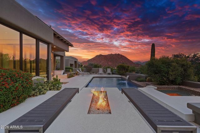 10040 E HAPPY VALLEY Road 2002, Scottsdale, AZ 85255