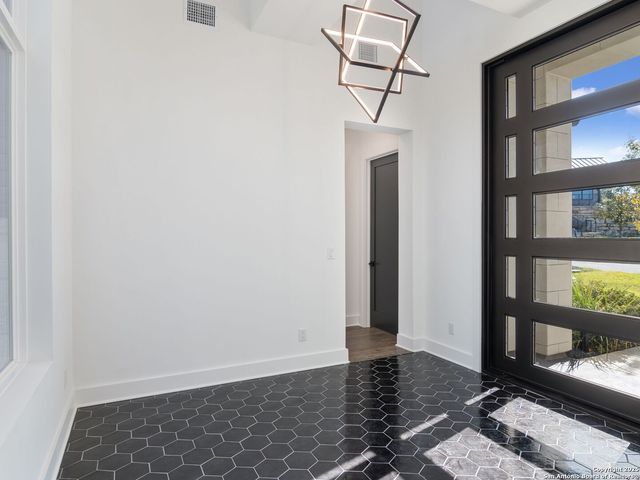 35 Dominion Heights, San Antonio, TX 78257