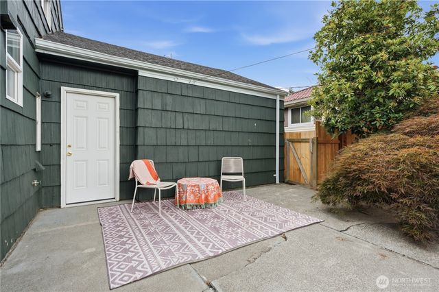9231 26th Avenue SW, Seattle, WA 98106