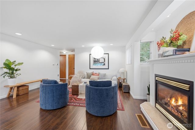 9231 26th Avenue SW, Seattle, WA 98106