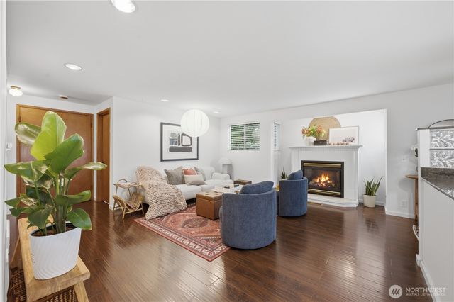 9231 26th Avenue SW, Seattle, WA 98106