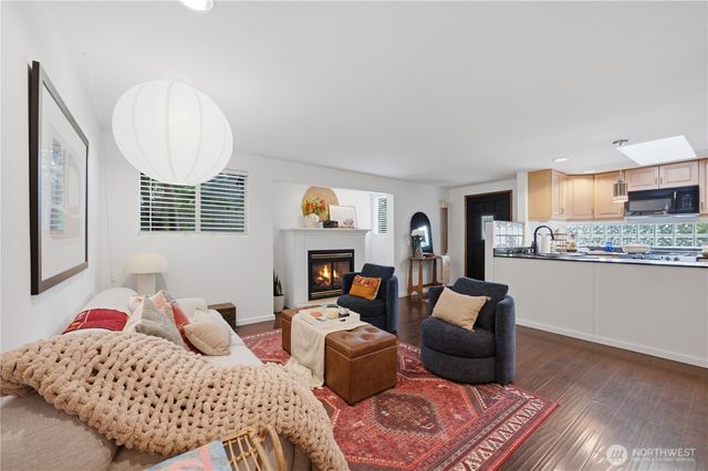 9231 26th Avenue SW, Seattle, WA 98106