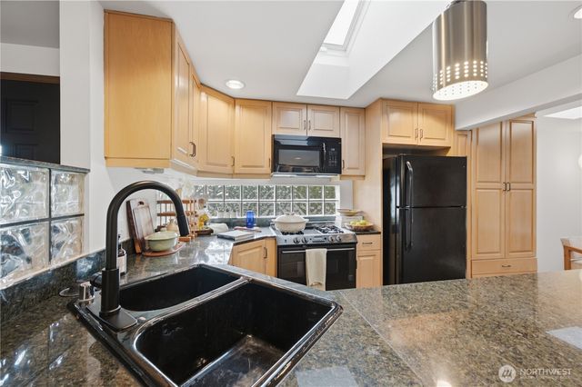 9231 26th Avenue SW, Seattle, WA 98106