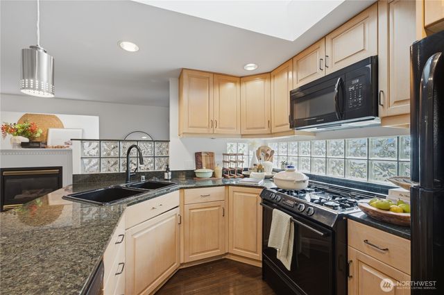 9231 26th Avenue SW, Seattle, WA 98106