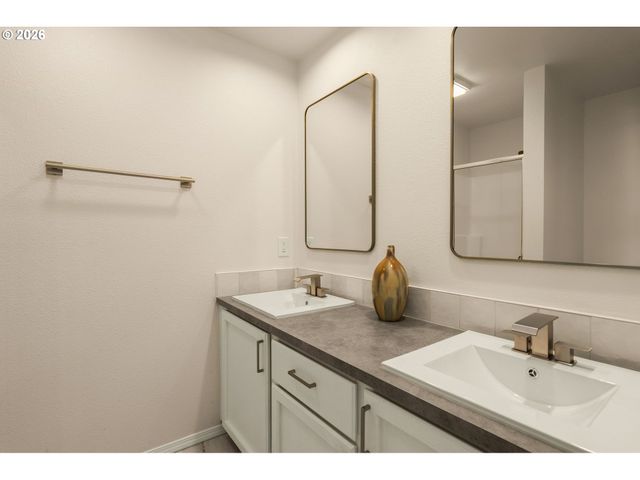 2412 Sw 214TH Pl, Beaverton, OR 97003
