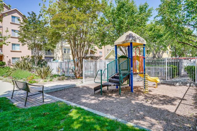 142 Pacchetti Way, Mountain View, CA 94040