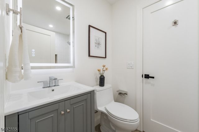 73 Highland Ave, Maplewood Twp., NJ 07040