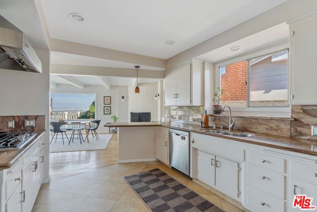4246 S Cloverdale Avenue, Los Angeles, CA 90008