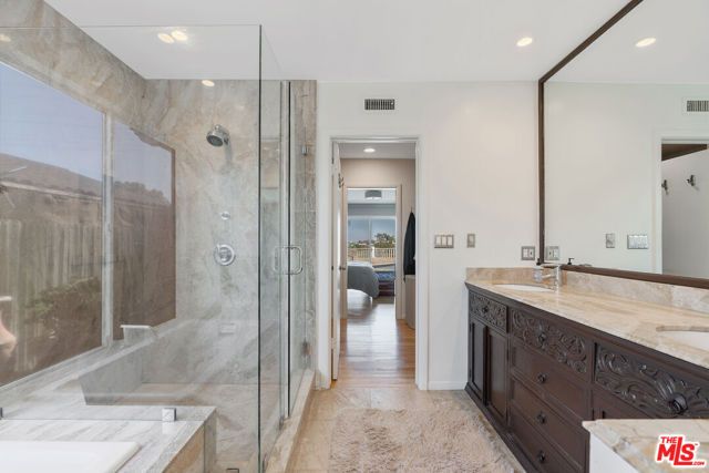 4246 S Cloverdale Avenue, Los Angeles, CA 90008