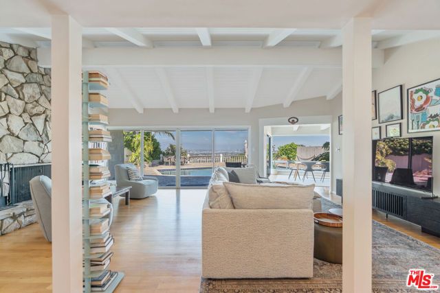 4246 S Cloverdale Avenue, Los Angeles, CA 90008