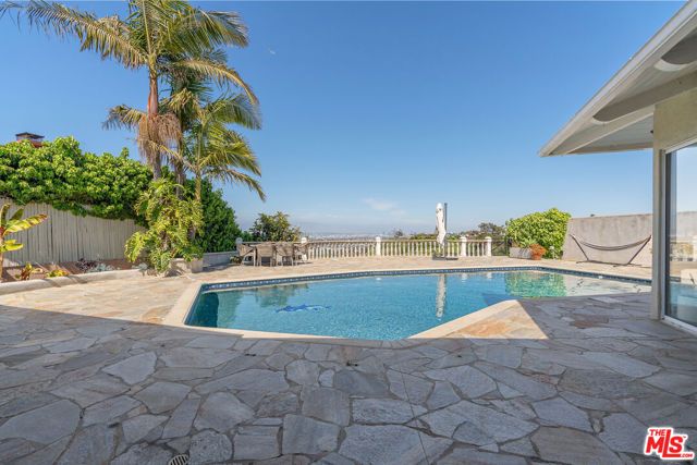 4246 S Cloverdale Avenue, Los Angeles, CA 90008