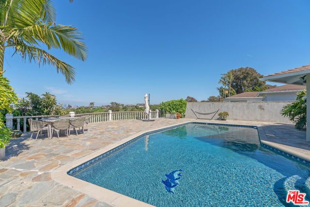 4246 S Cloverdale Avenue, Los Angeles, CA 90008