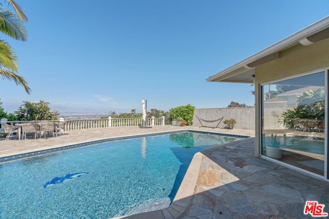 4246 S Cloverdale Avenue, Los Angeles, CA 90008