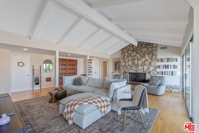 4246 S Cloverdale Avenue, Los Angeles, CA 90008