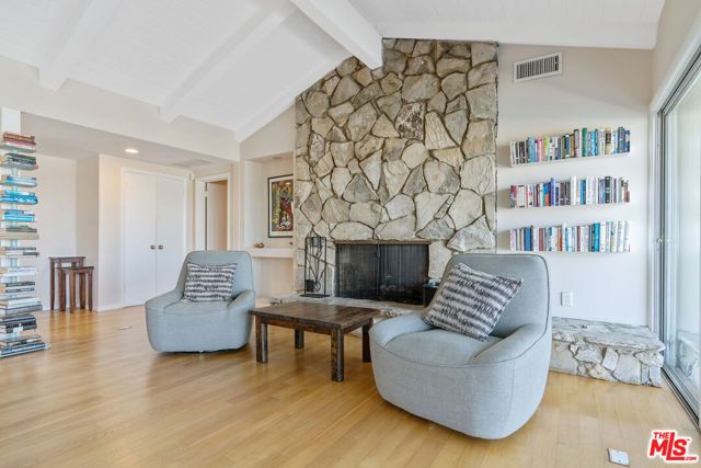 4246 S Cloverdale Avenue, Los Angeles, CA 90008
